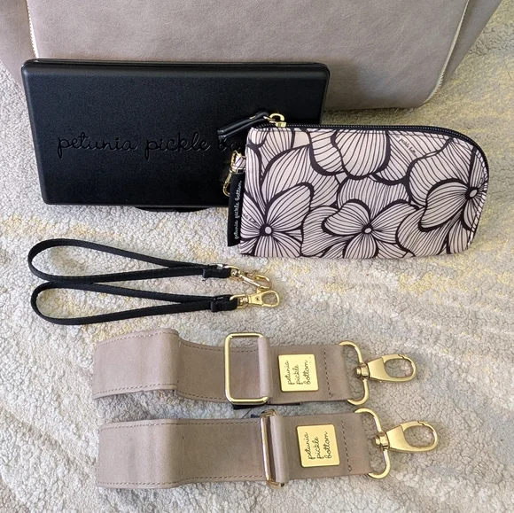 Petunia Picklebottom Boxy w/ Extras - Picture 12 of 16